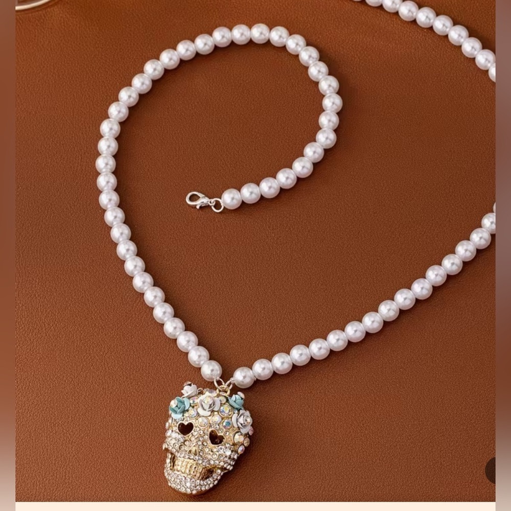 Elegant Pearl Skull Pendant Necklace